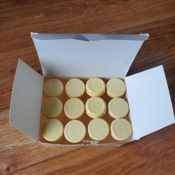 BREASTMILK FREEZING & STORAGE- 12bottles & lids. - Picture 6 of 6